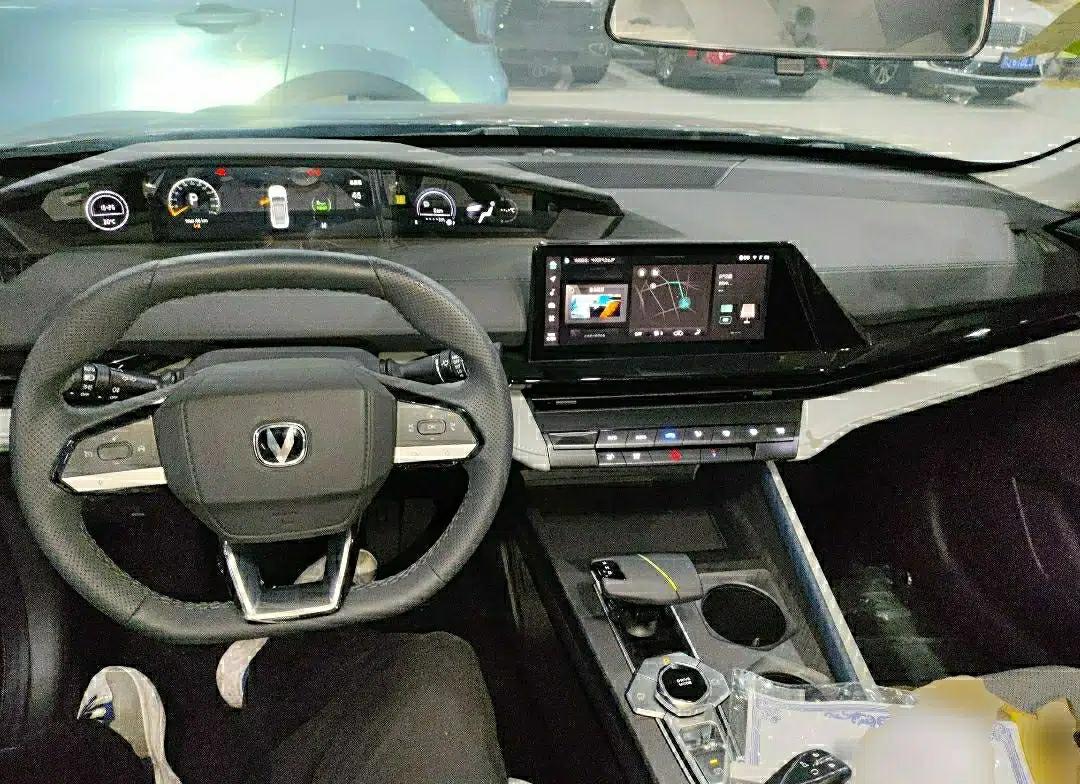 CHANGAN UNI-V iDD 2023 ZhiDian iDD 1.5T 113km Smart & Fun Version — миниатюра 16