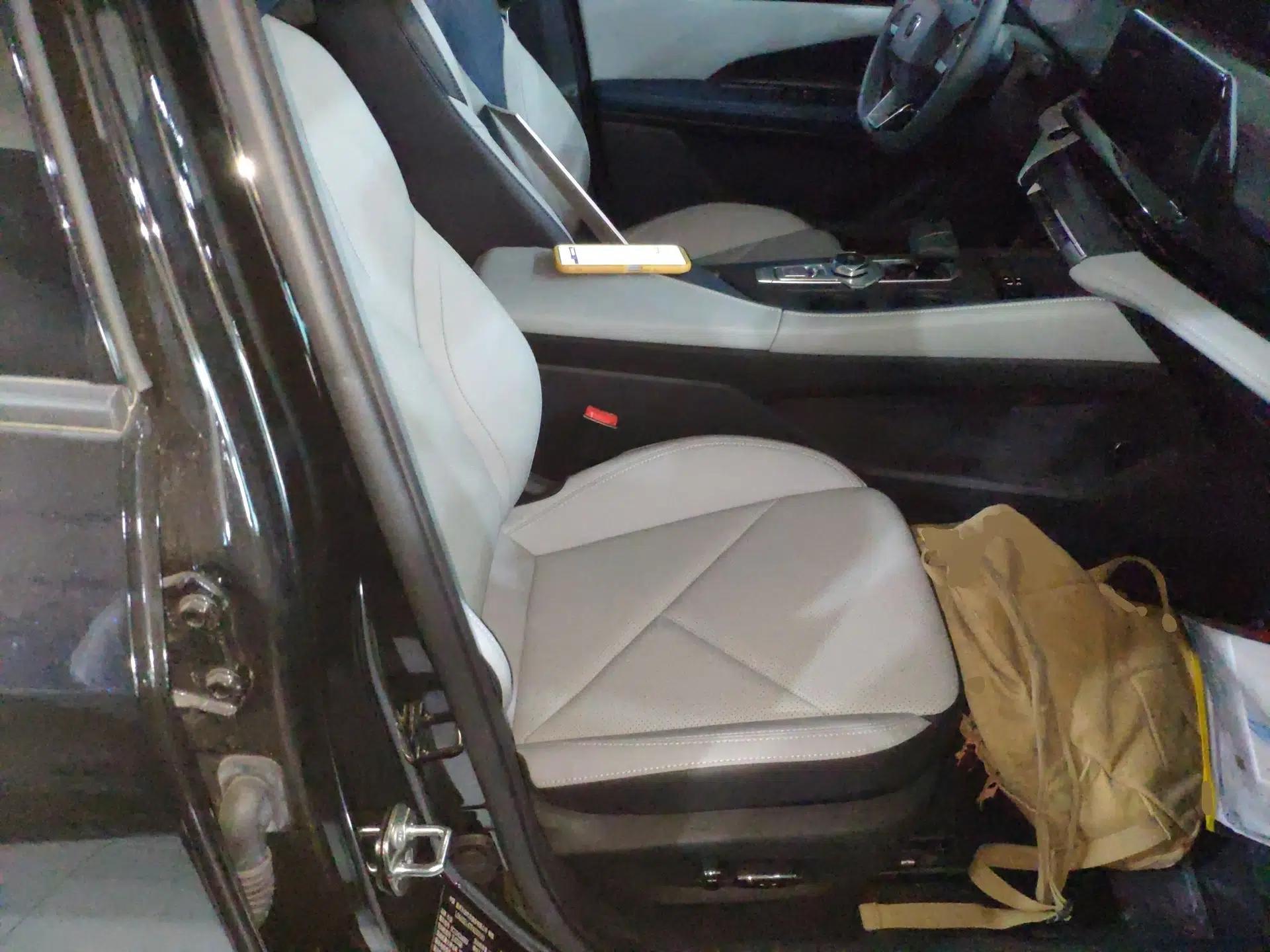CHANGAN UNI-V iDD 2023 ZhiDian iDD 1.5T 113km Smart & Fun Version — миниатюра 23