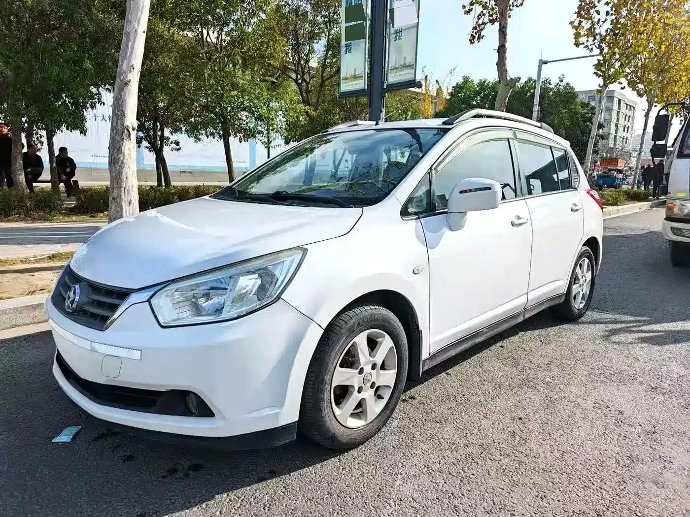 Venucia D50 2013 1.6L Automatic Fashion Edition — миниатюра 1