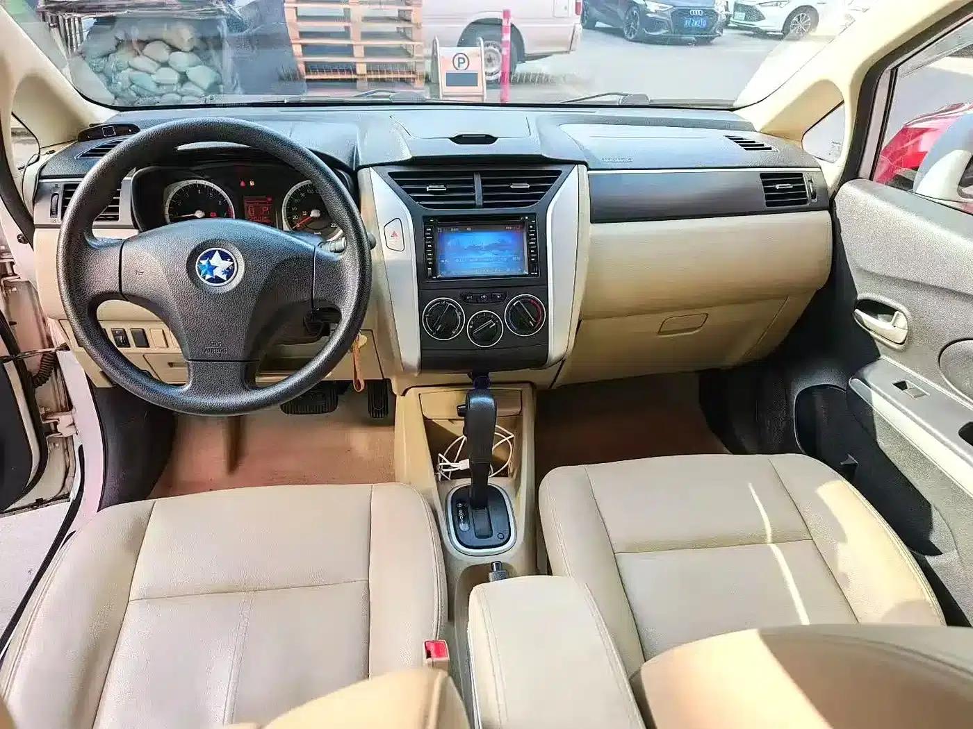 Venucia D50 2013 1.6L Automatic Fashion Edition — миниатюра 2