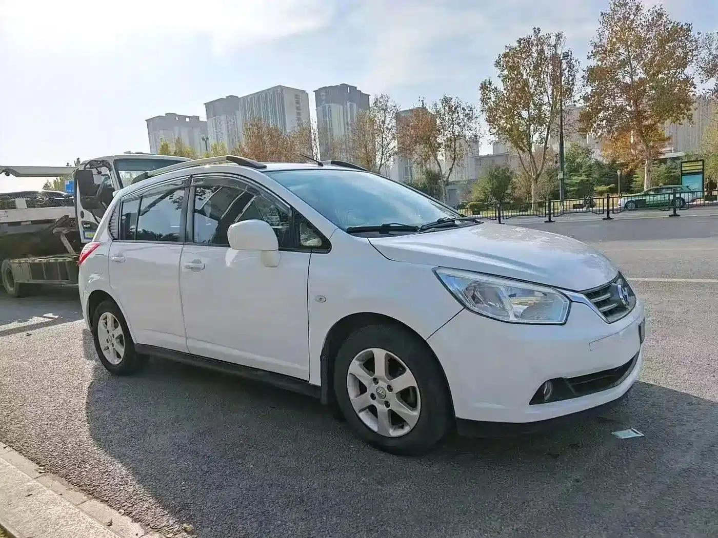 Venucia D50 2013 1.6L Automatic Fashion Edition — миниатюра 3
