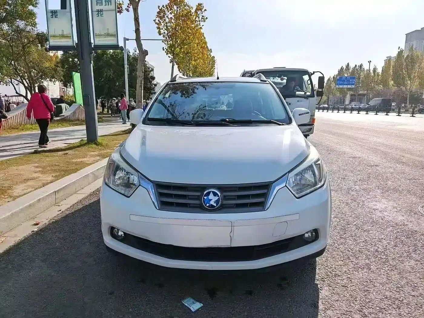 Venucia D50 2013 1.6L Automatic Fashion Edition — миниатюра 5