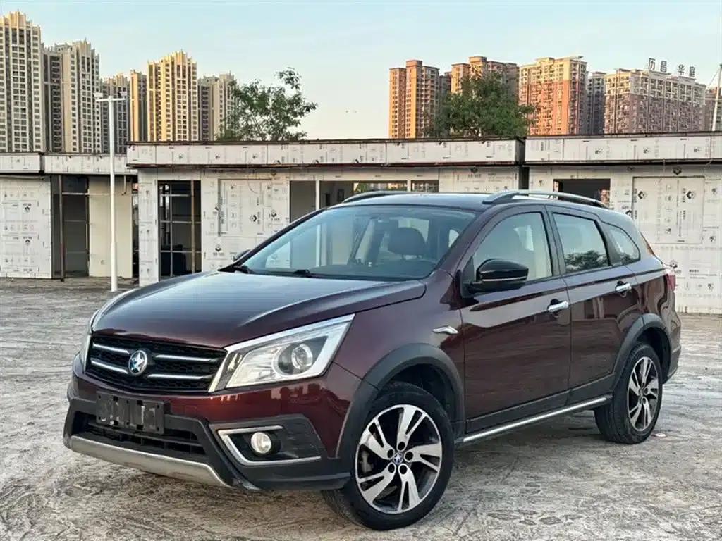 Venucia T70X 2016 2.0L CVT Smart Sport Edition — миниатюра 1