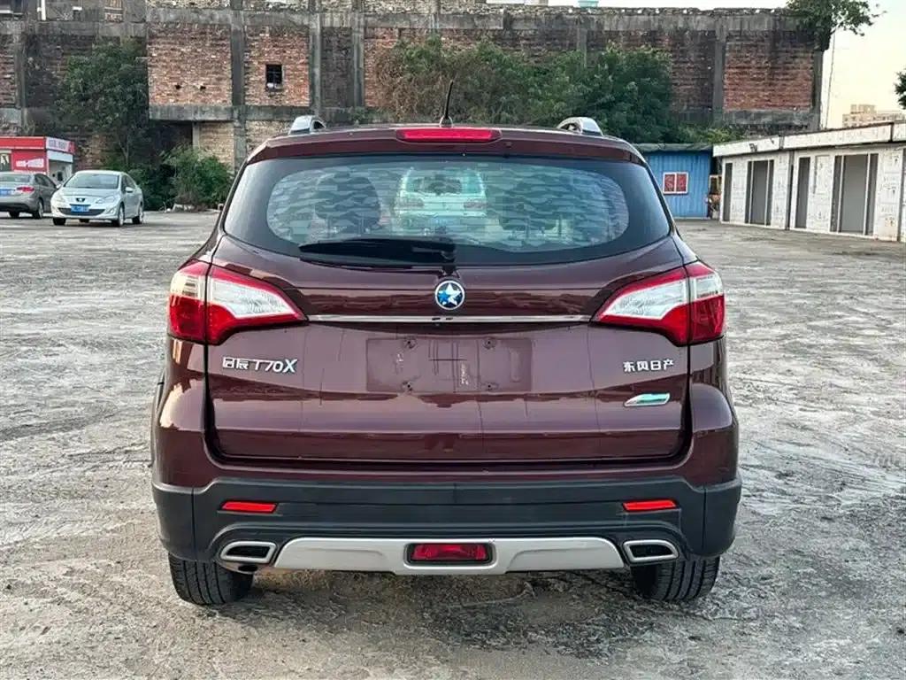 Venucia T70X 2016 2.0L CVT Smart Sport Edition — миниатюра 3