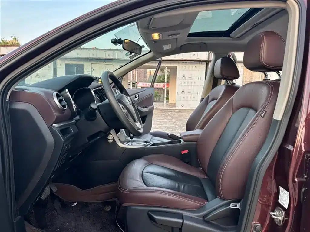 Venucia T70X 2016 2.0L CVT Smart Sport Edition — миниатюра 5