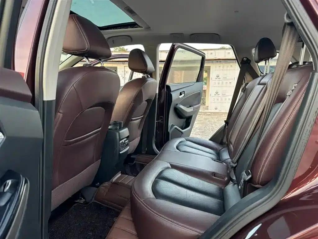 Venucia T70X 2016 2.0L CVT Smart Sport Edition — миниатюра 6
