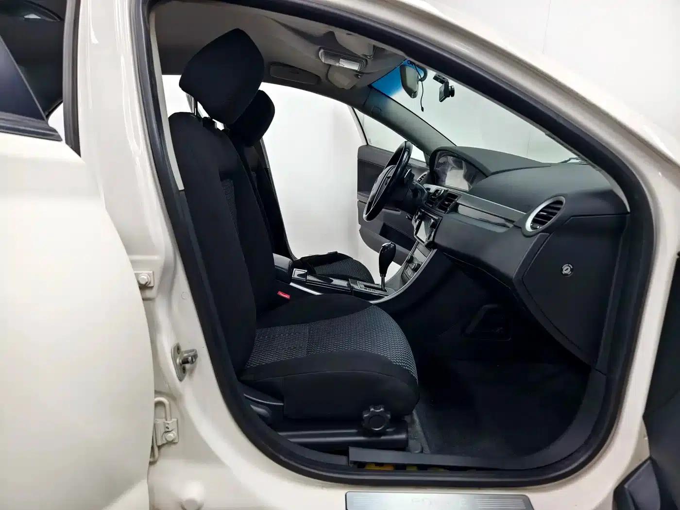 Roewe 550 2013 Classic Edition 550 1.8L Automatic Fashion Model — миниатюра 13