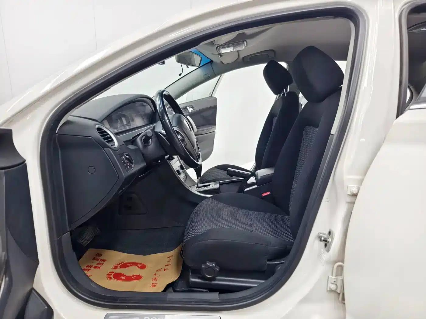 Roewe 550 2013 Classic Edition 550 1.8L Automatic Fashion Model — миниатюра 10