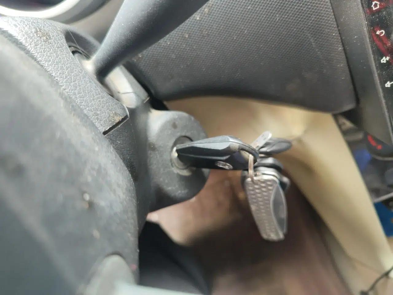 CHANGAN KAICHENG Ounuo S 2013 1.5L Elite Model — миниатюра 9