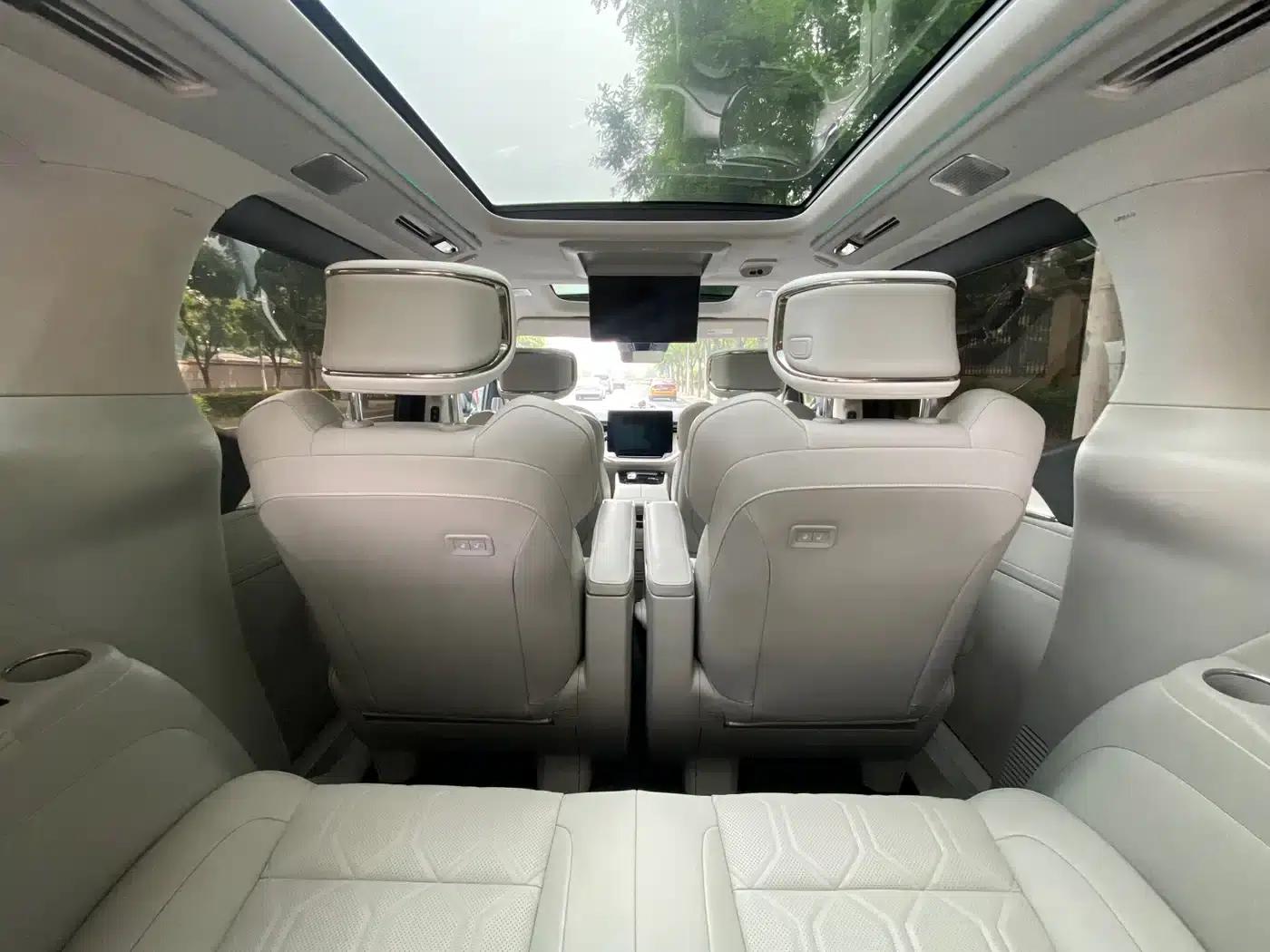 Volvo EM90 2025 Ultra 6-seater — миниатюра 13