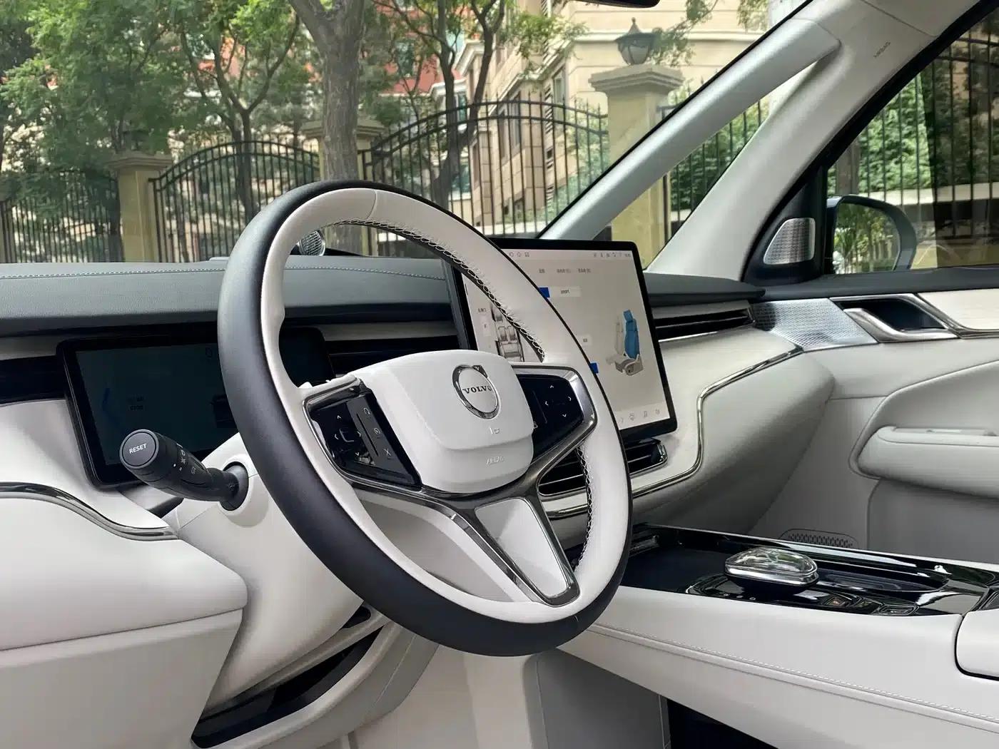 Volvo EM90 2025 Ultra 6-seater — миниатюра 16