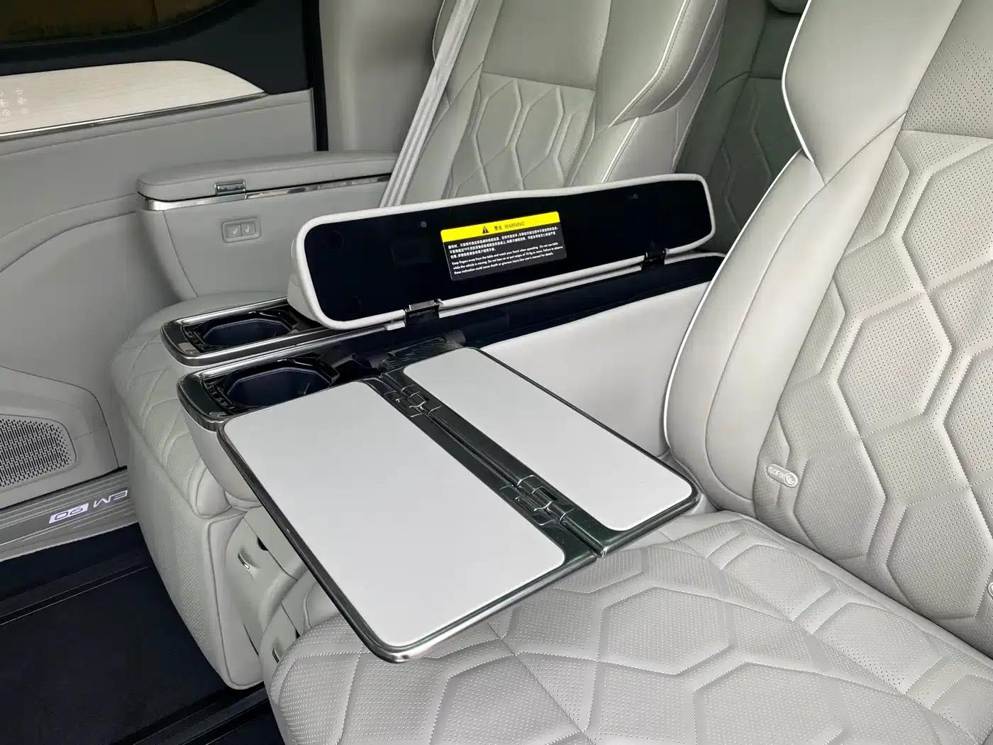 Volvo EM90 2025 Ultra 6-seater — миниатюра 18