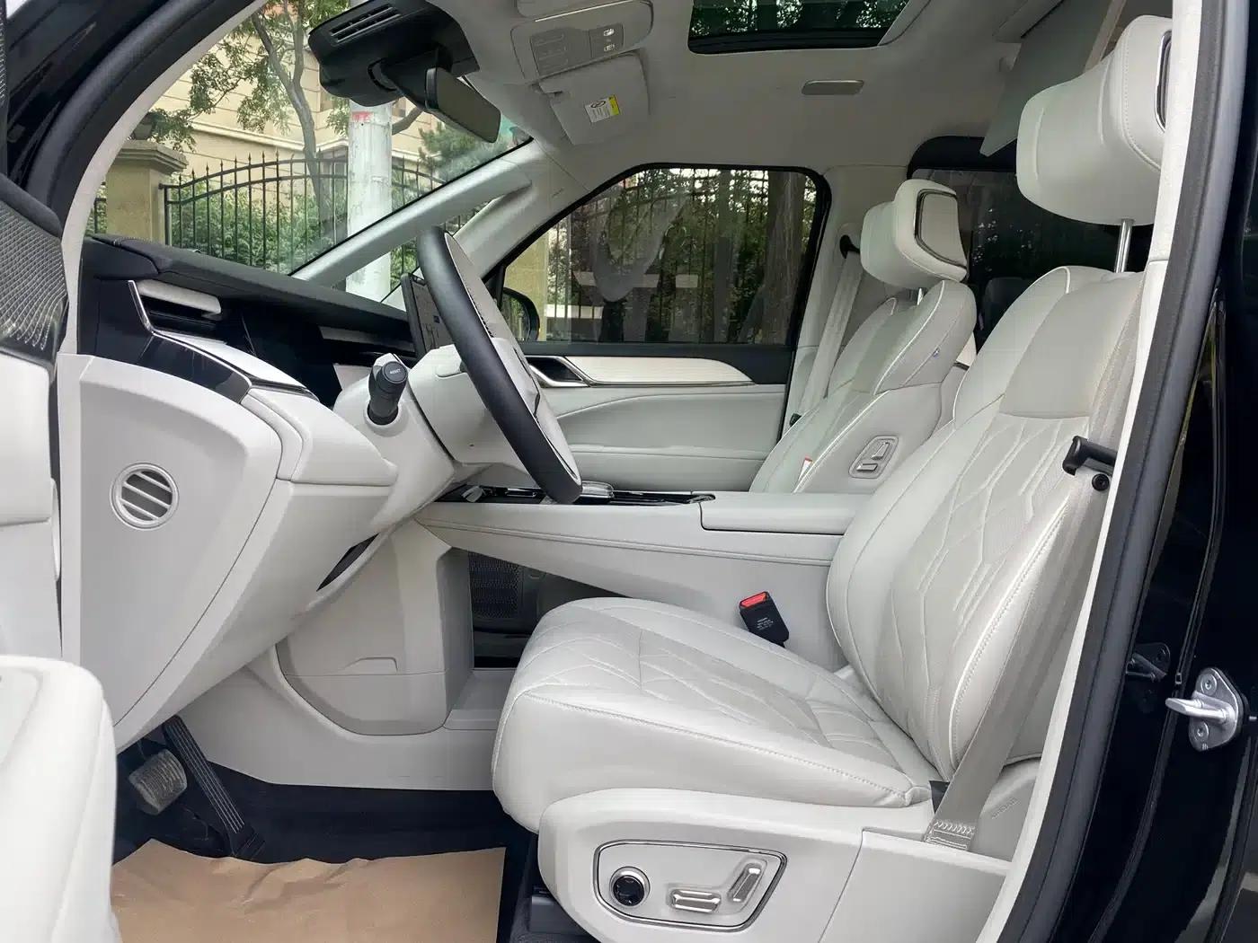 Volvo EM90 2025 Ultra 6-seater — миниатюра 20