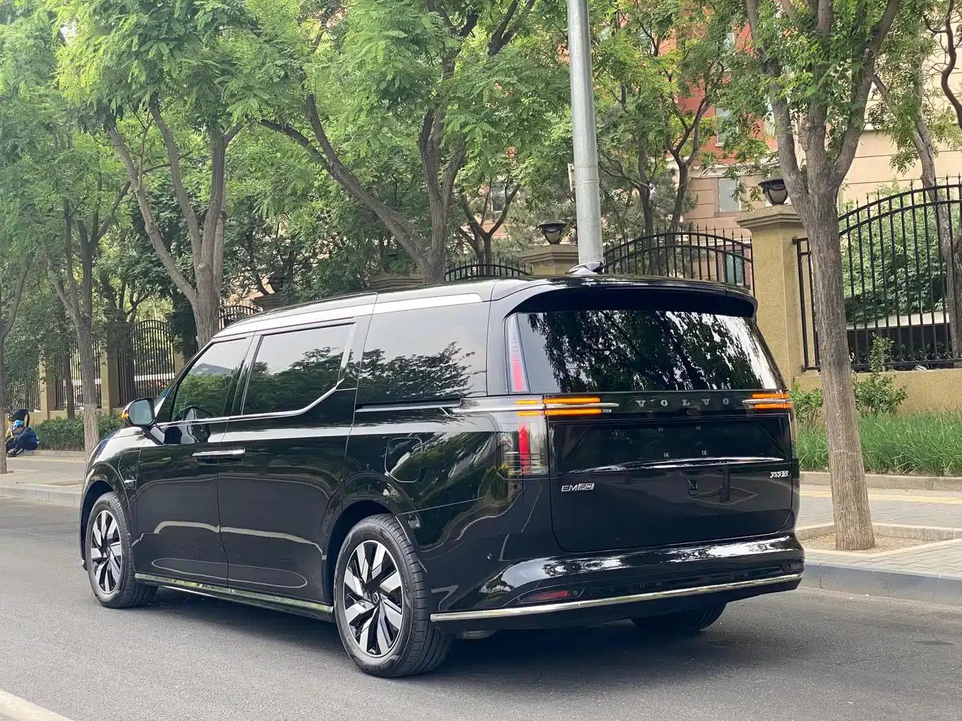 Volvo EM90 2025 Ultra 6-seater — миниатюра 3