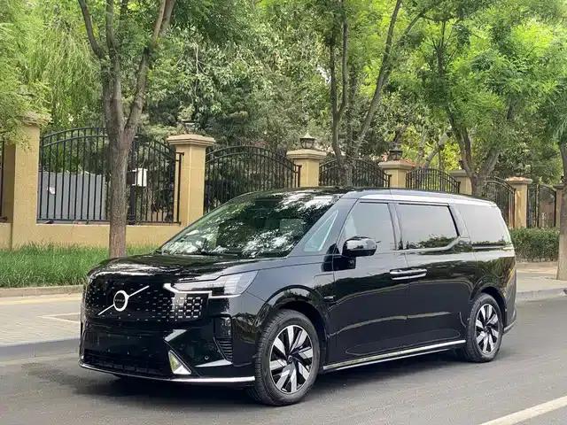 Volvo EM90 2025 Ultra 6-seater