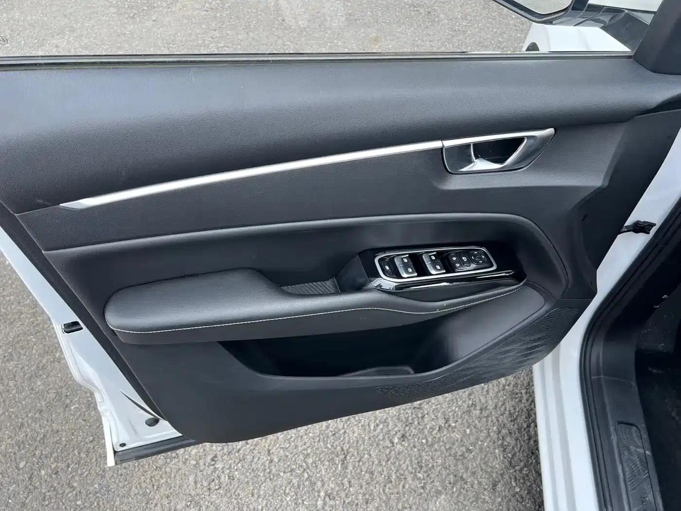 Wuling Capgemini 2020 1.5T CVT Flagship Edition — миниатюра 13