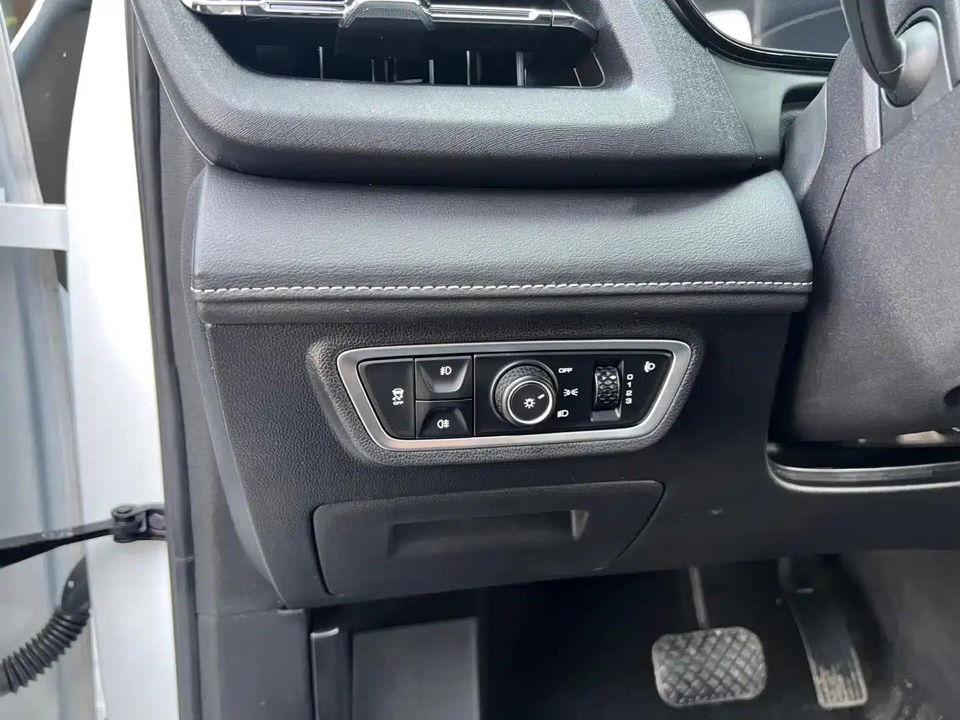 Wuling Capgemini 2020 1.5T CVT Flagship Edition — миниатюра 14