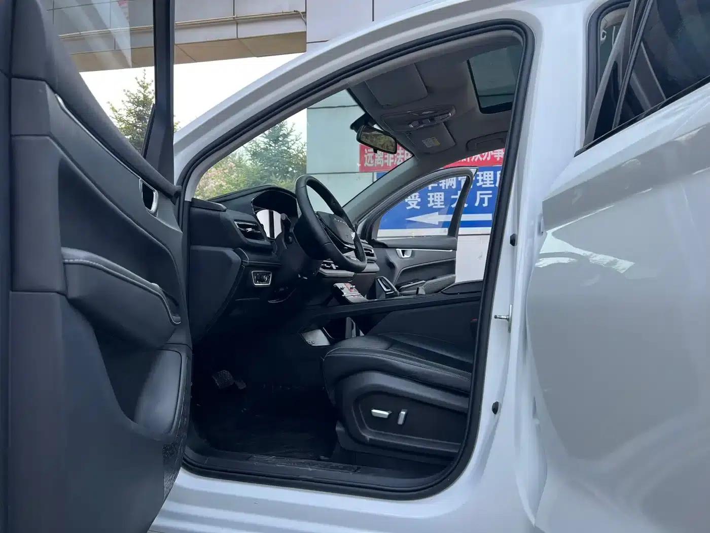 Wuling Capgemini 2020 1.5T CVT Flagship Edition — миниатюра 9