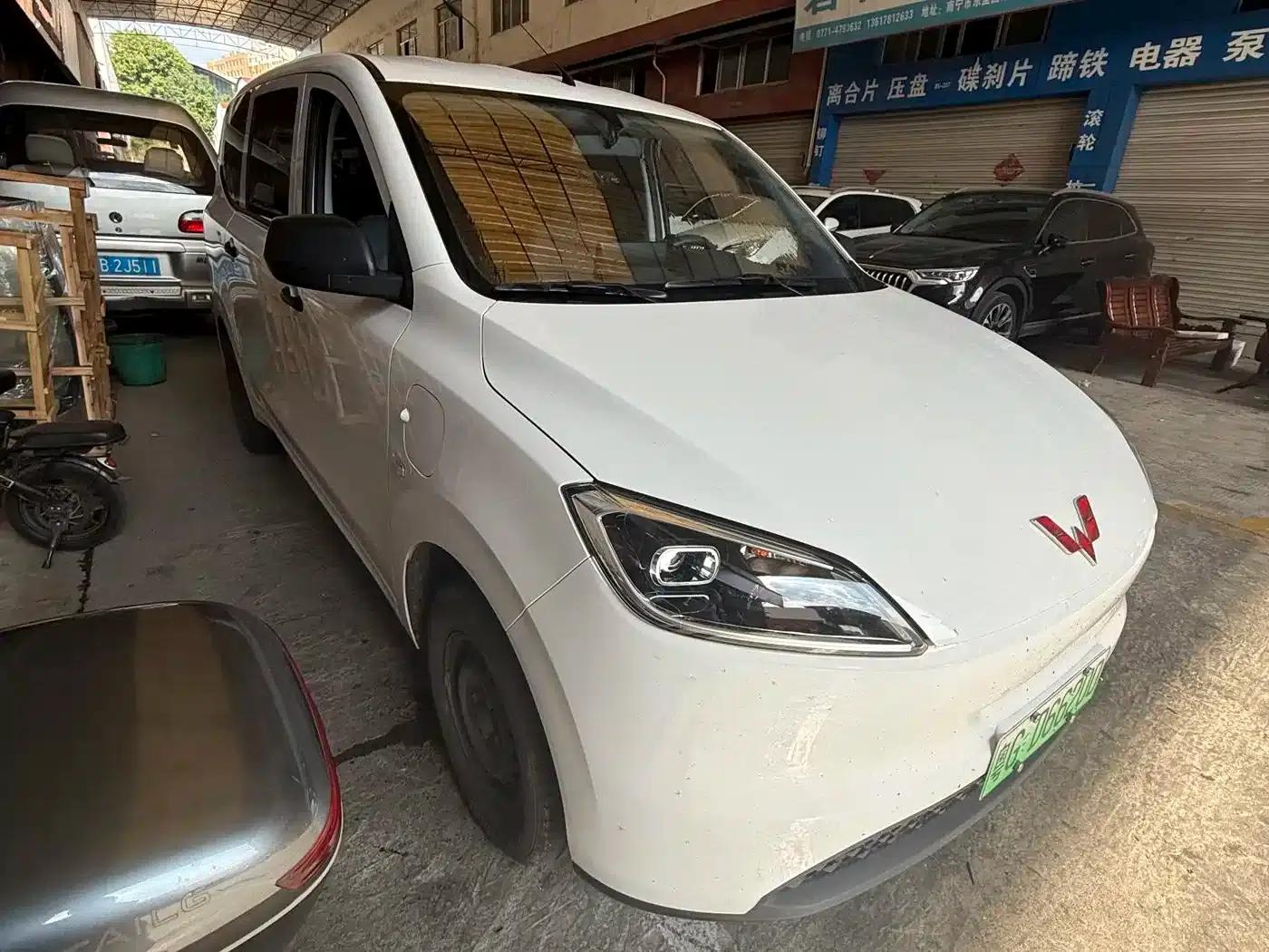 Wuling Hongguang New Energy 2024 Pure Electric Version 300KM Standard Edition — миниатюра 2