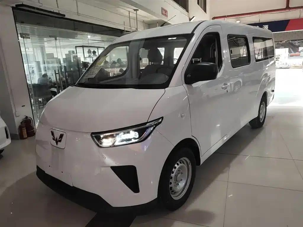 Wuling Yangguang 2025 400km/h Bus Comfort Edition — миниатюра 1