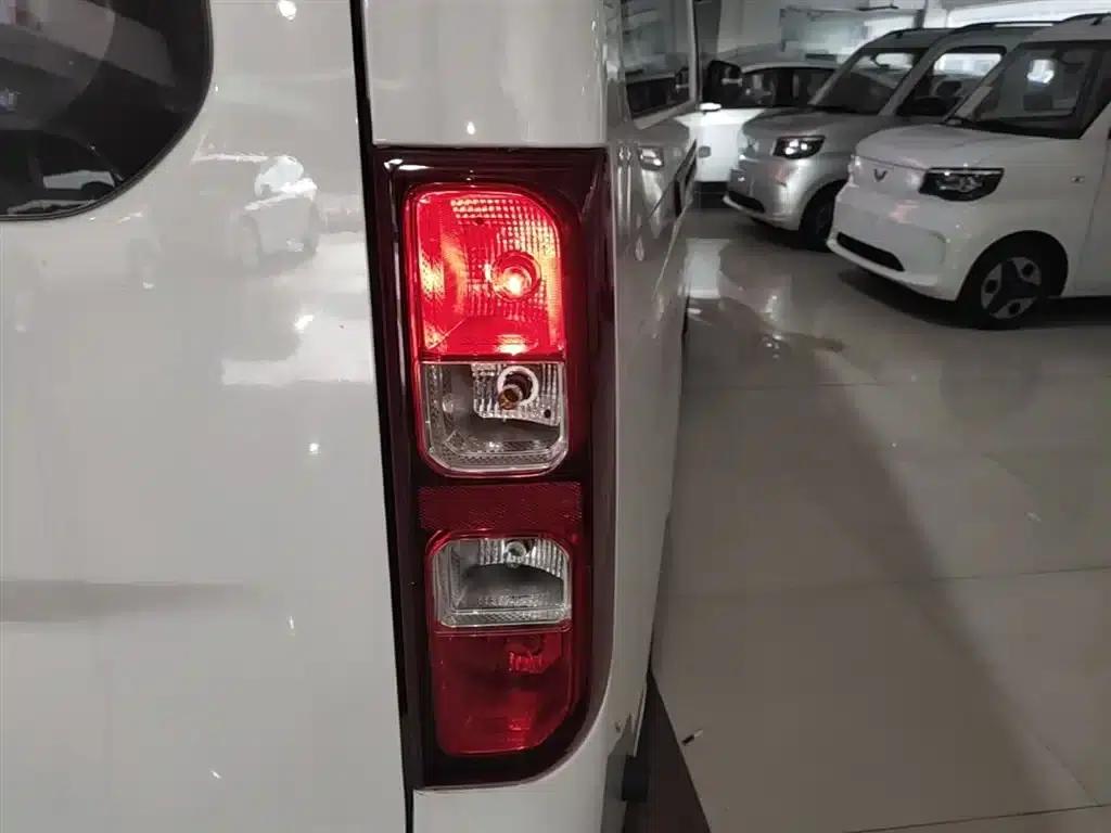 Wuling Yangguang 2025 400km/h Bus Comfort Edition — миниатюра 8