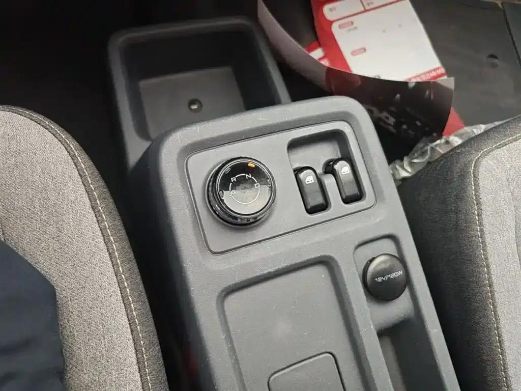 Wuling Yangguang 2024 Model 230km Practical Sealed Window Version 60kW — миниатюра 14