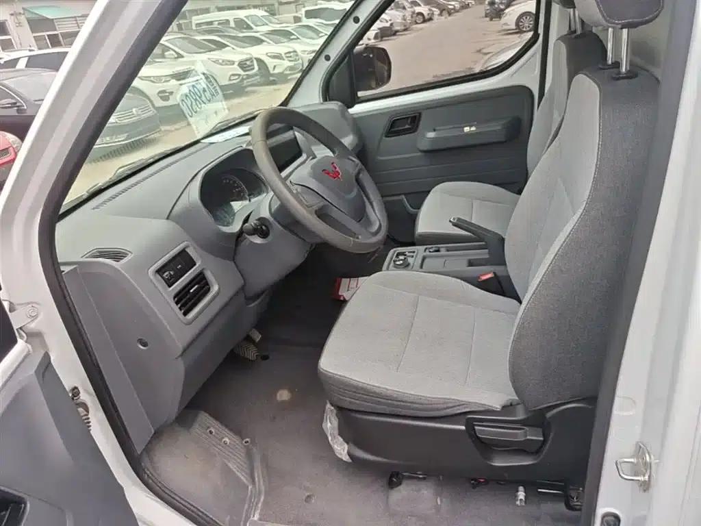Wuling Yangguang 2024 Model 230km Practical Sealed Window Version 60kW — миниатюра 15