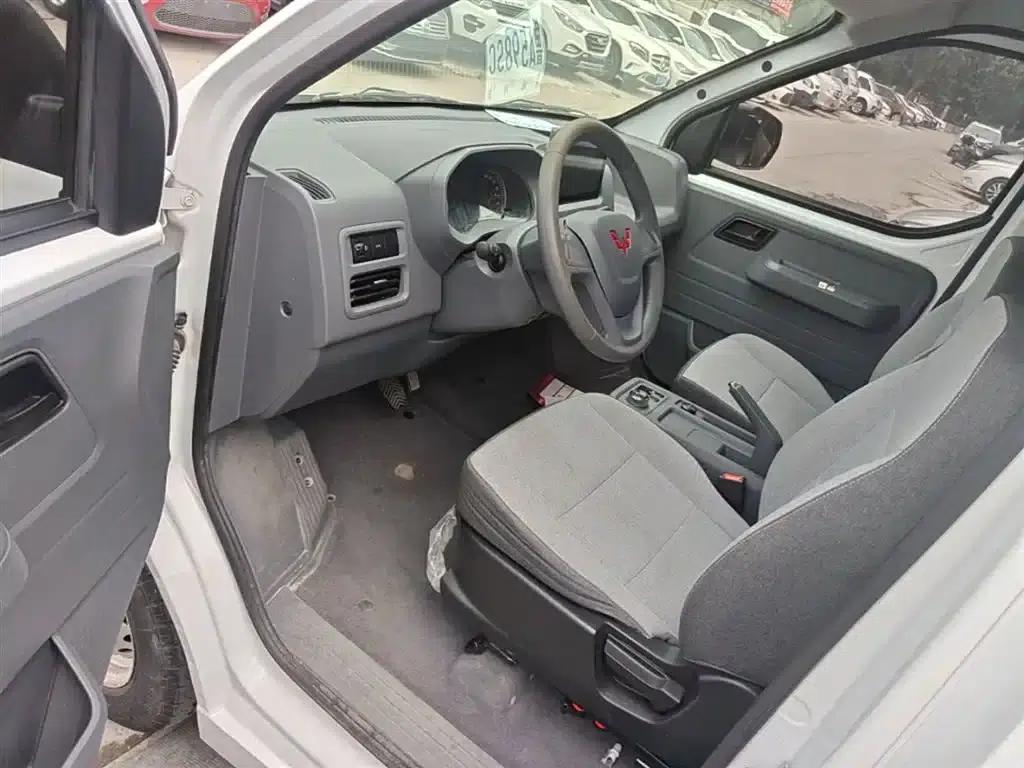 Wuling Yangguang 2024 Model 230km Practical Sealed Window Version 60kW — миниатюра 16