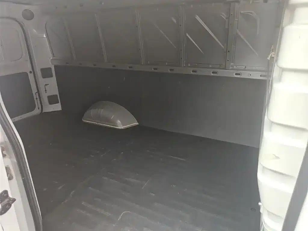 Wuling Yangguang 2024 Model 230km Practical Sealed Window Version 60kW — миниатюра 17