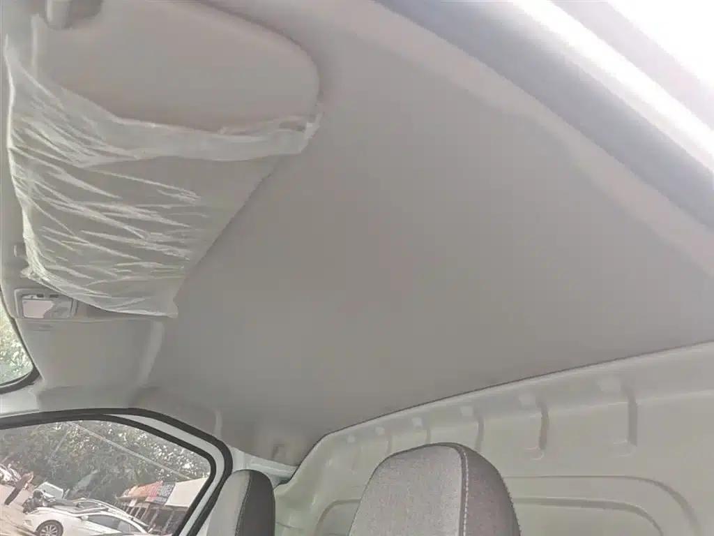 Wuling Yangguang 2024 Model 230km Practical Sealed Window Version 60kW — миниатюра 18