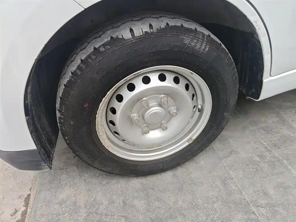 Wuling Yangguang 2024 Model 230km Practical Sealed Window Version 60kW — миниатюра 23