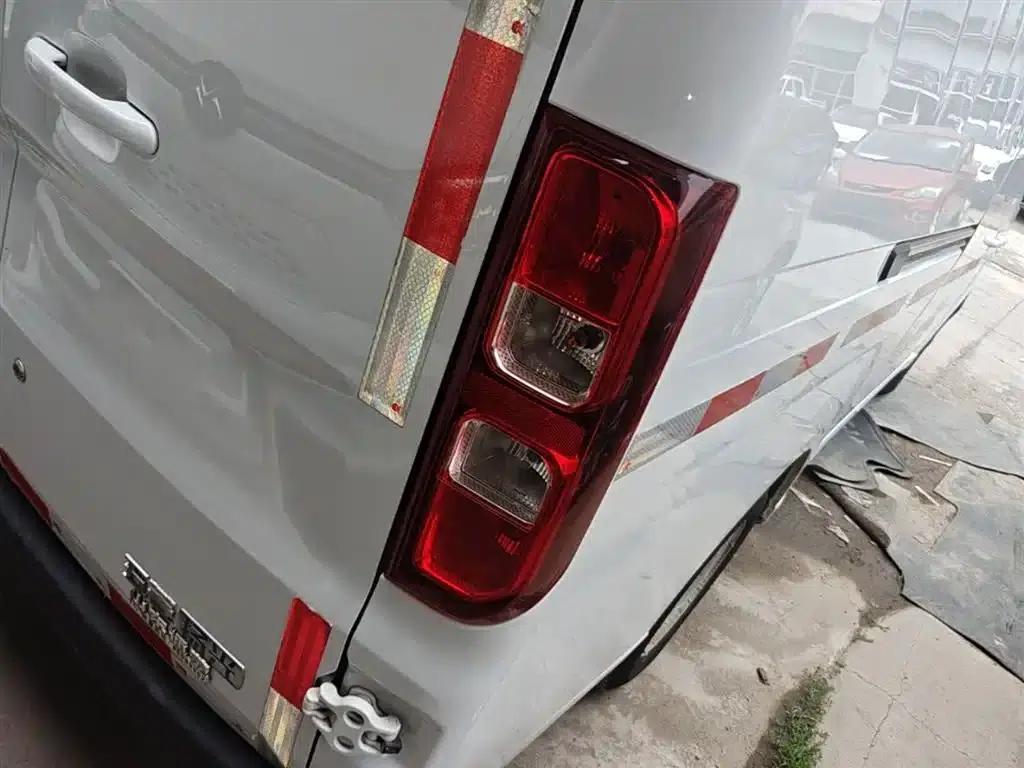 Wuling Yangguang 2024 Model 230km Practical Sealed Window Version 60kW — миниатюра 8