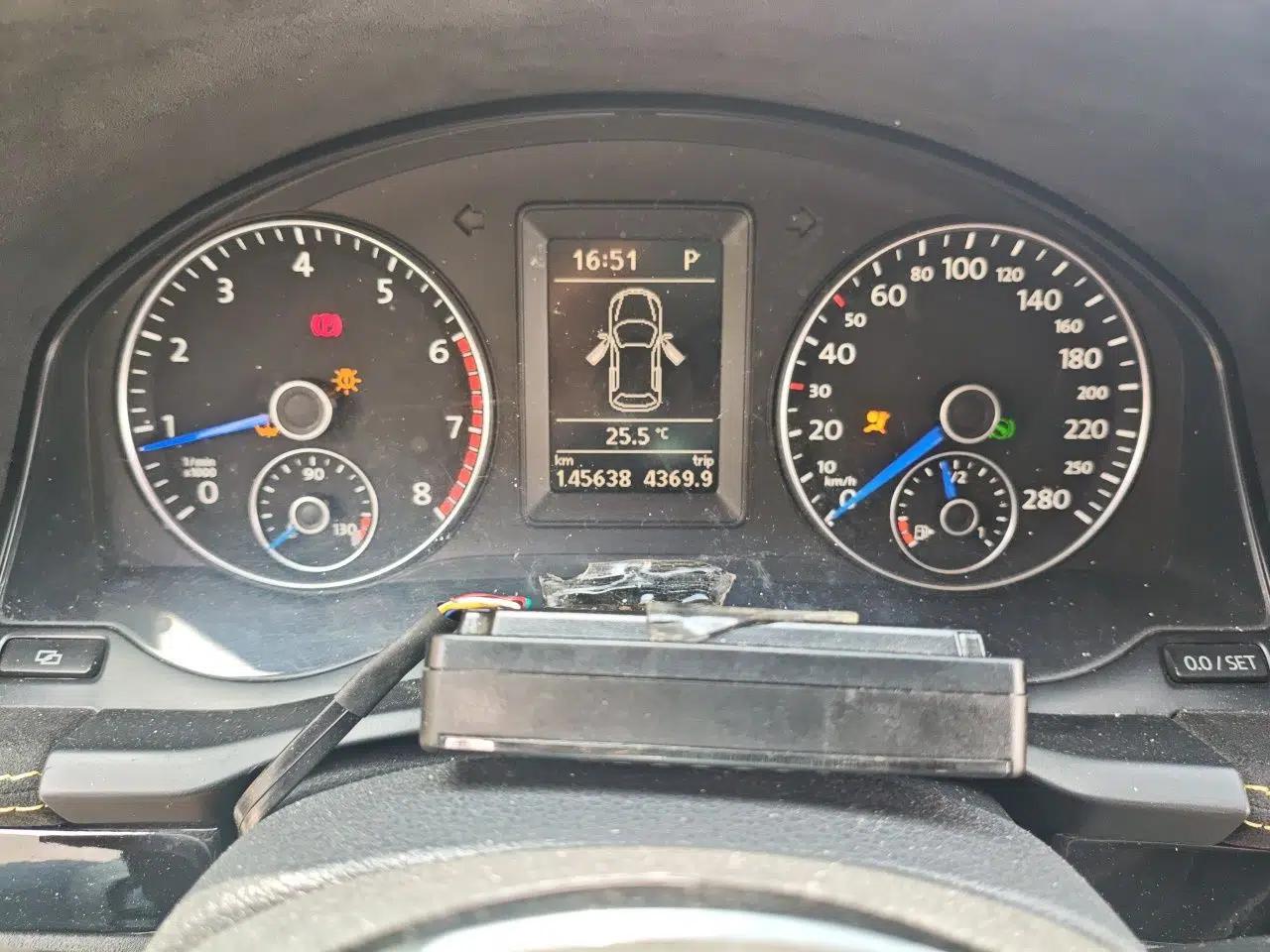 Volkswagen Scirocco 2010 2.0 TSI Luxury Edition — миниатюра 12
