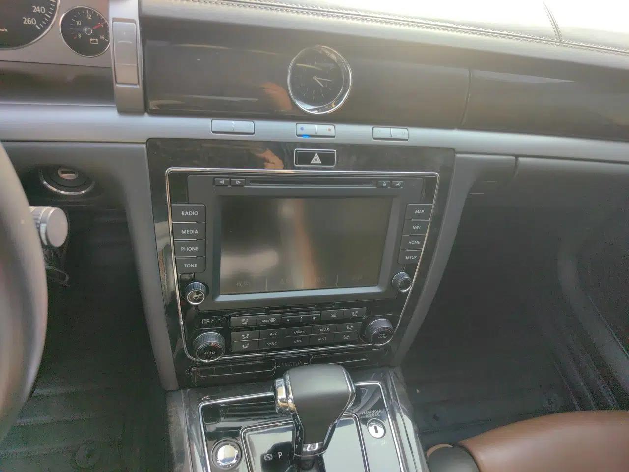 Volkswagen Phaeton 2015 3.0L Exclusive Edition — миниатюра 14