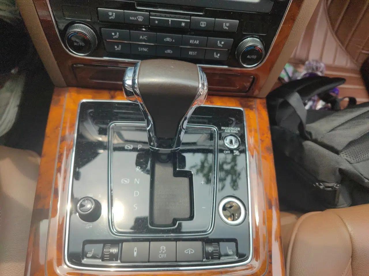 Volkswagen Phaeton 2014 3.0L Business Model — миниатюра 15