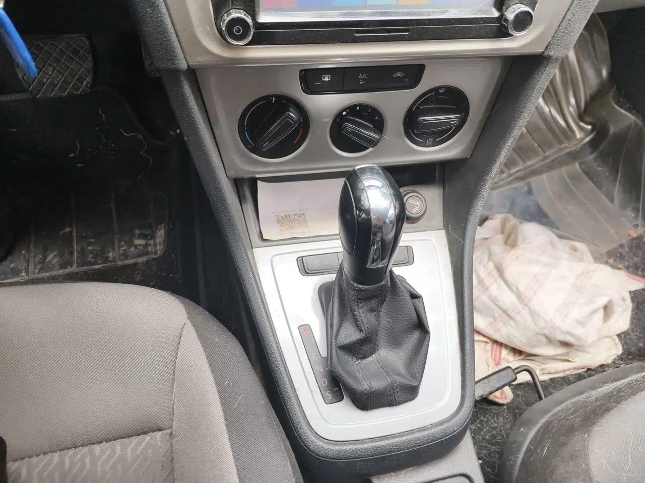 Volkswagen Gran Lavida 2013 1.6L Automatic Fashion Model — миниатюра 11