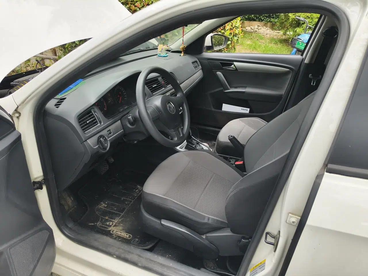Volkswagen Gran Lavida 2013 1.6L Automatic Fashion Model — миниатюра 13
