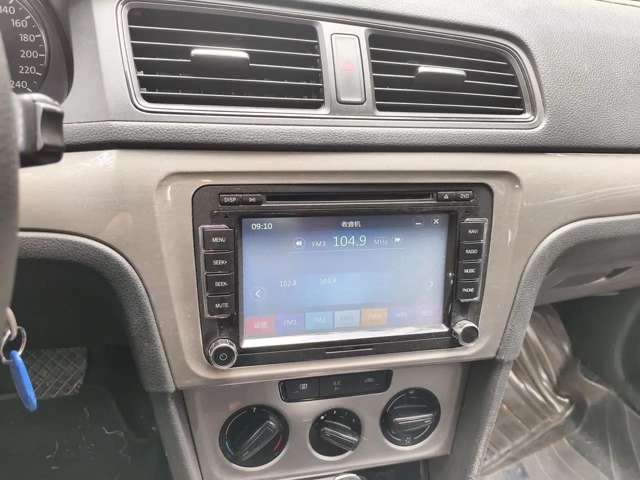 Volkswagen Gran Lavida 2013 1.6L Automatic Fashion Model — миниатюра 10
