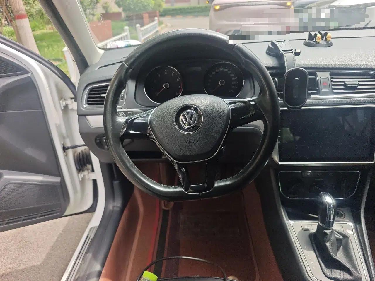 Volkswagen Gran Lavida 2015 1.6L Automatic Comfort Edition — миниатюра 11