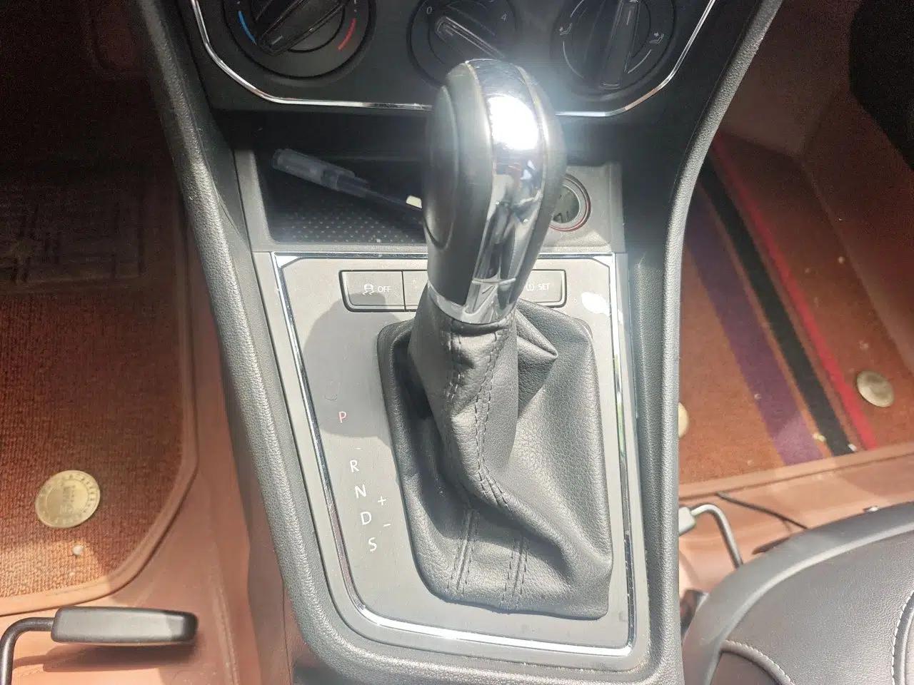 Volkswagen Gran Lavida 2015 1.6L Automatic Comfort Edition — миниатюра 15