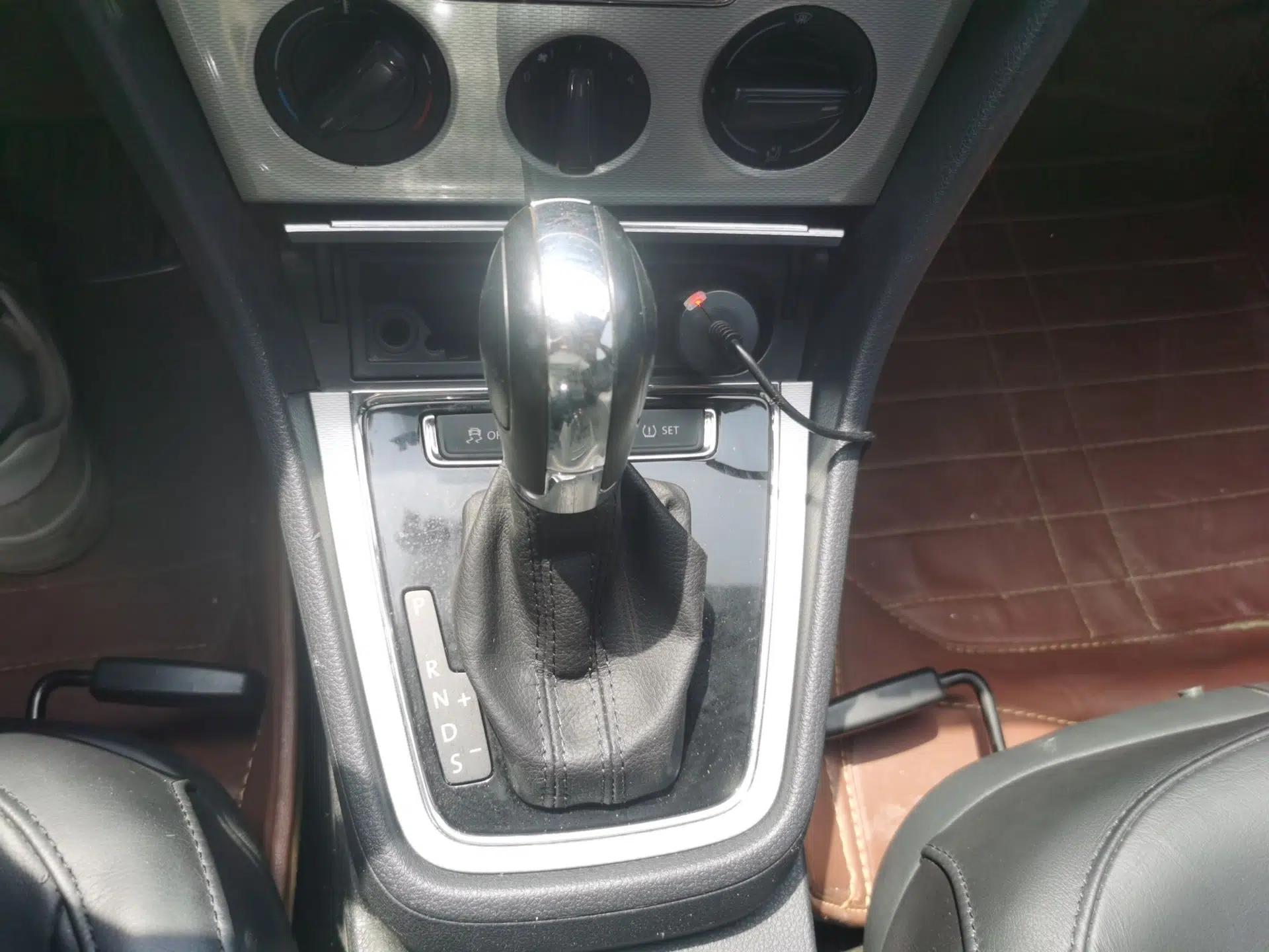 Volkswagen Gran Lavida 2014 1.6L Automatic Sport Edition — миниатюра 15