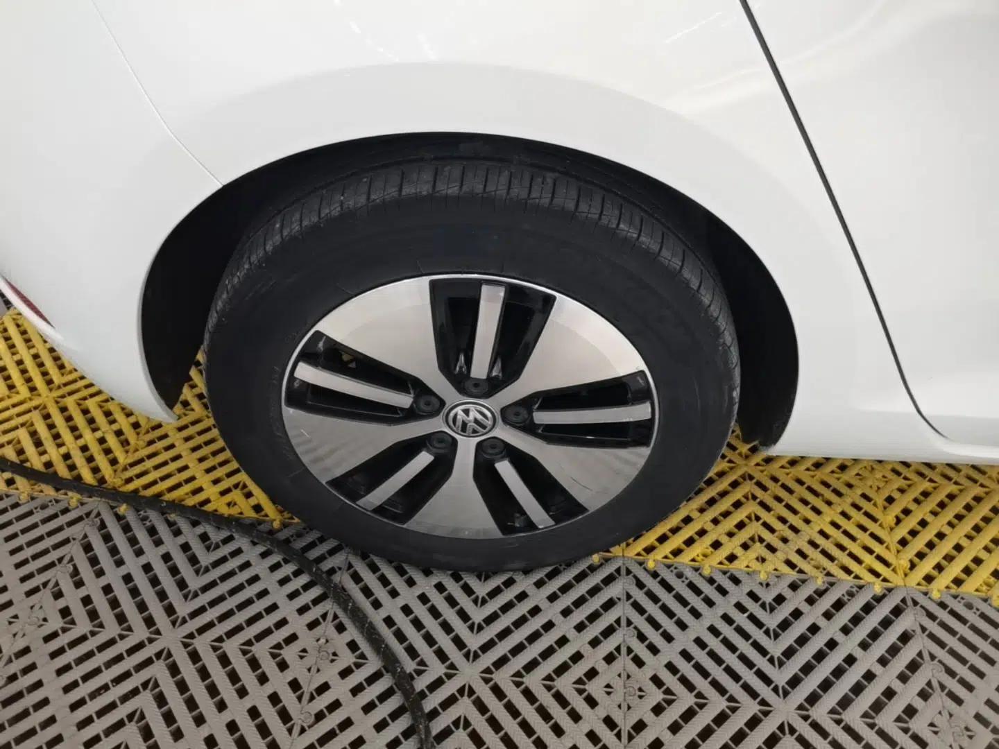 Volkswagen Golf Pure Electric 2020 Chari — миниатюра 10