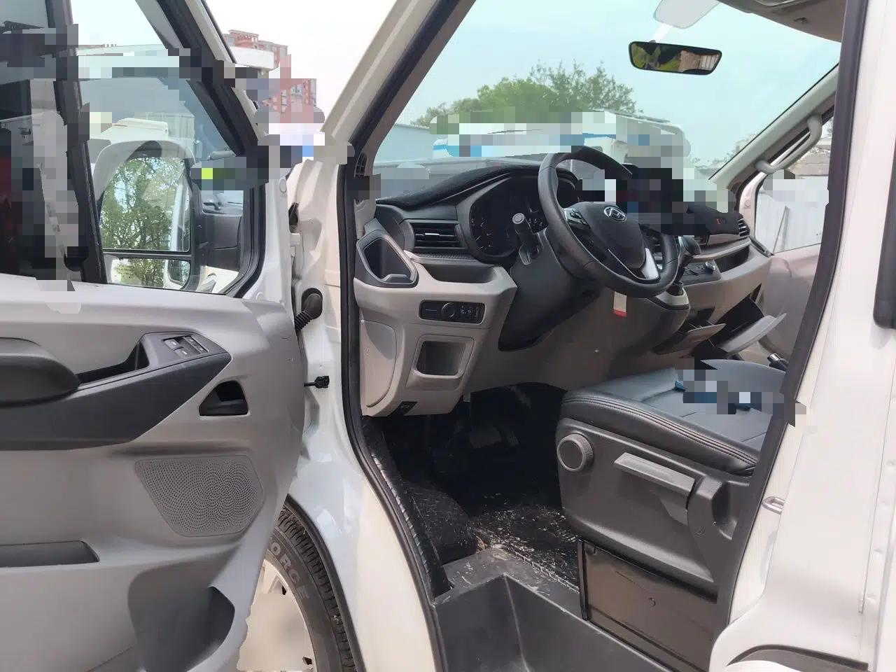 SAIC MAXUS Xintu V90 2022 2.0T AMT Yunjie Front-Wheel-Drive Short Wheelbase Mid-Roof Design with Single Rear Tire and 6 Seats — миниатюра 17