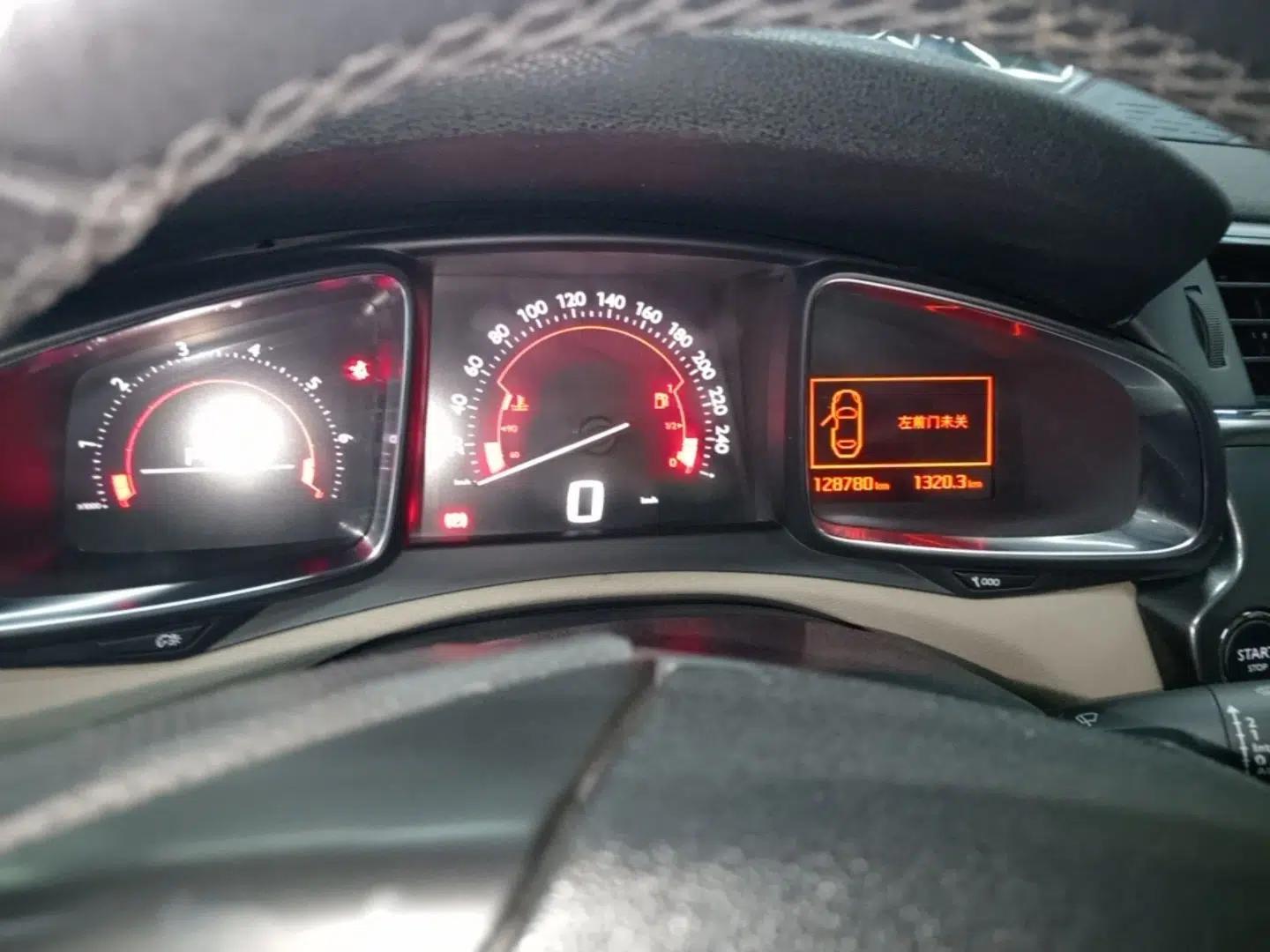 DS 6 2014 1.6T Luxury Edition THP200 — миниатюра 15