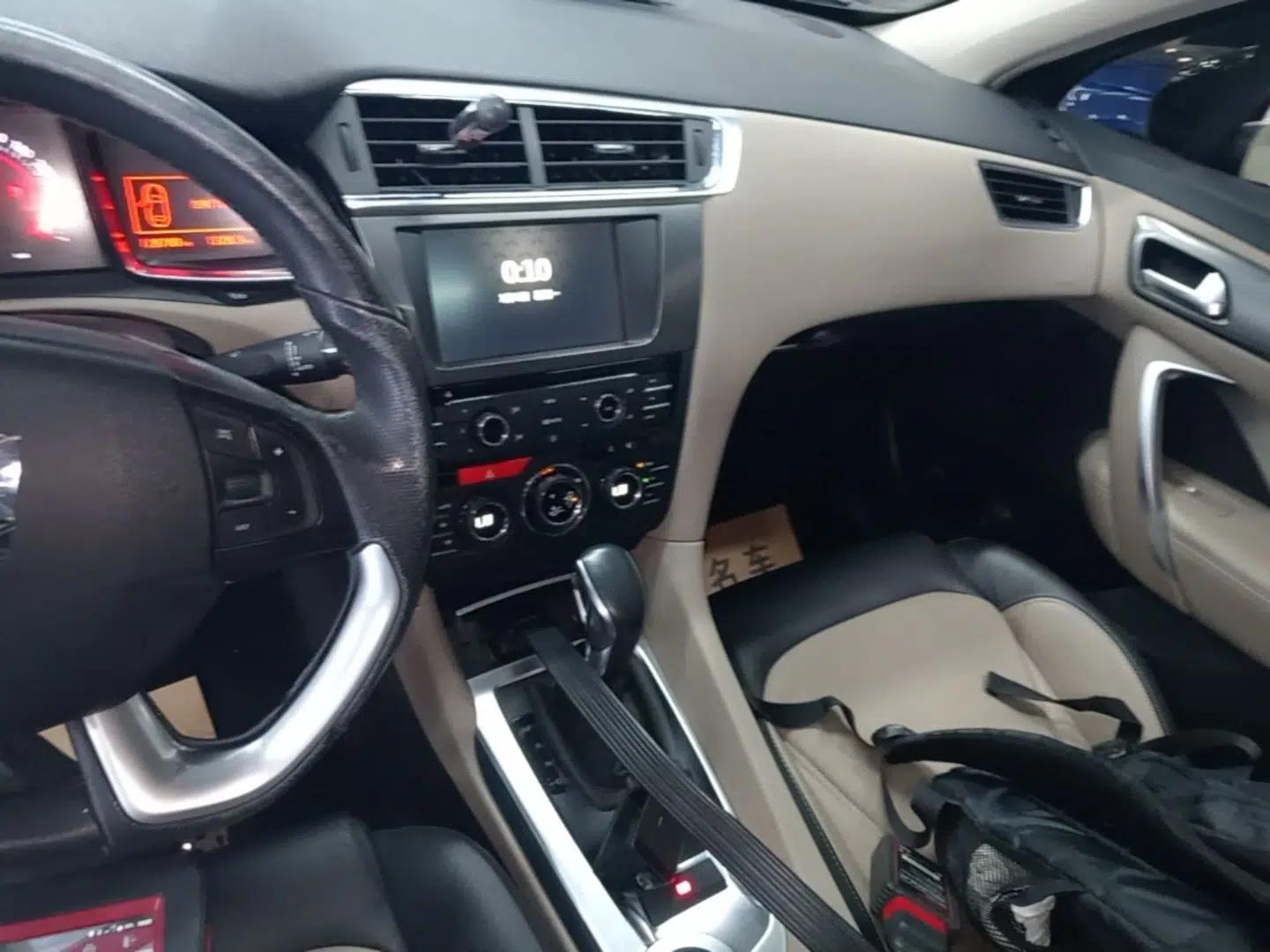 DS 6 2014 1.6T Luxury Edition THP200 — миниатюра 16