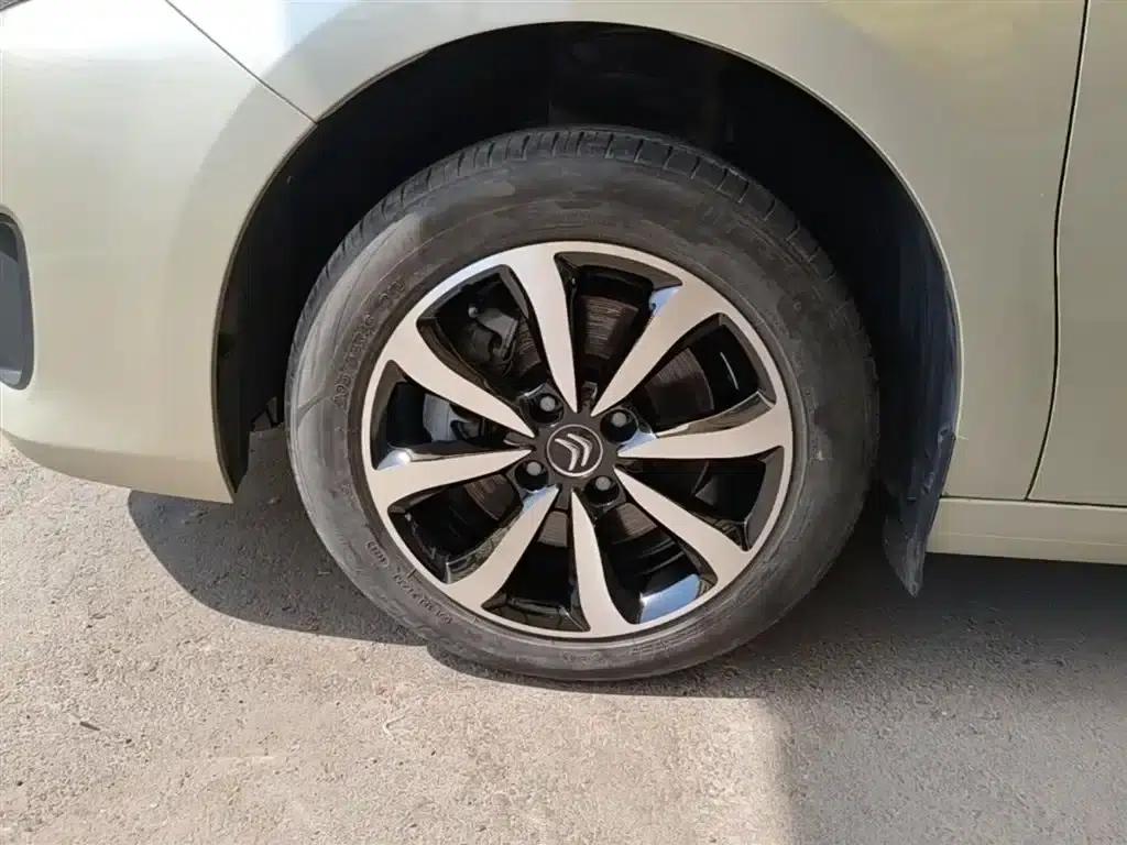 Citroën C4 2016 1.6L Automatic Luxury — миниатюра 23