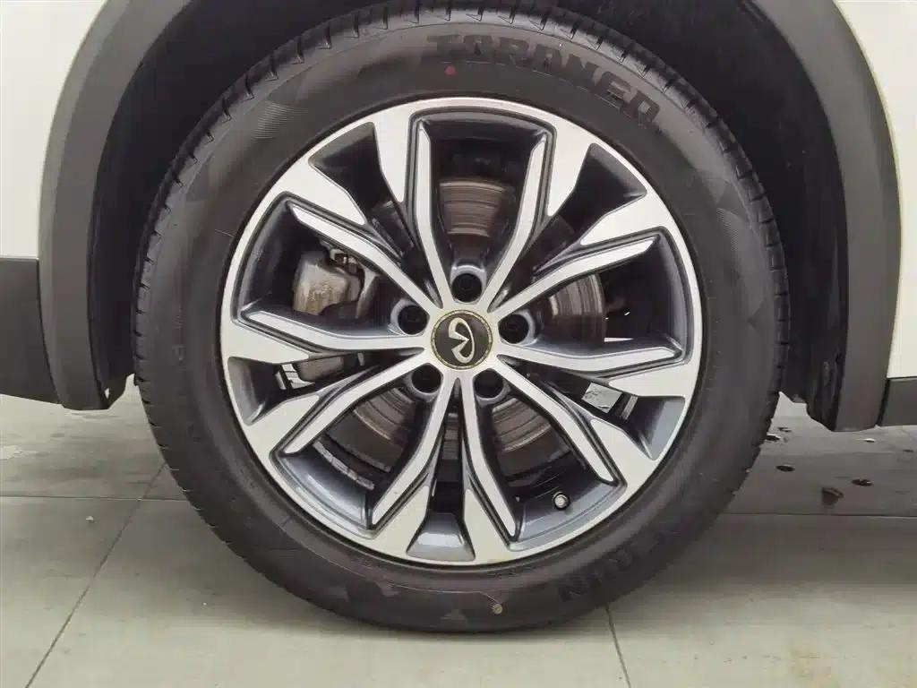 Infiniti QX30 2017 2.0T AWD Sport Edition — миниатюра 17