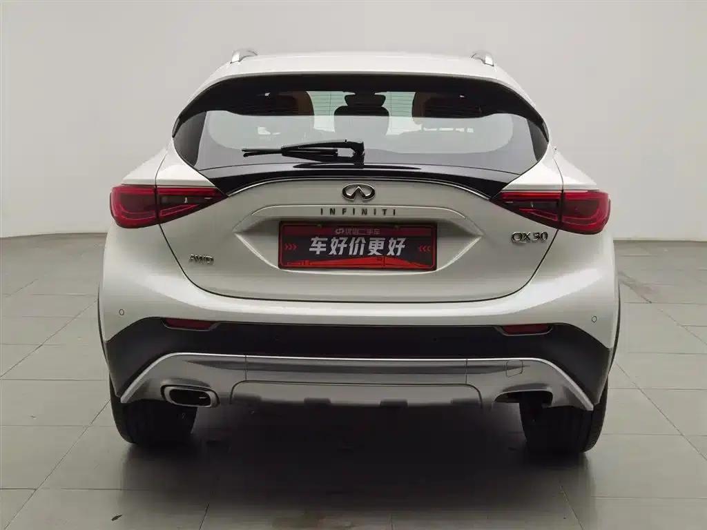 Infiniti QX30 2017 2.0T AWD Sport Edition — миниатюра 4