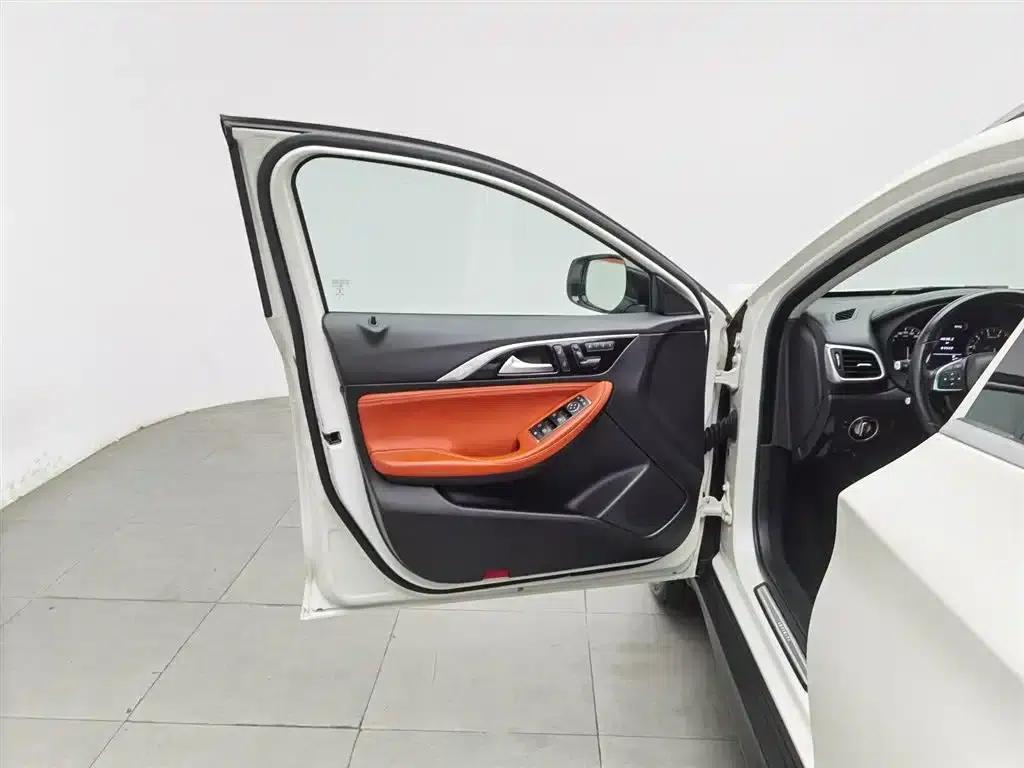 Infiniti QX30 2017 2.0T AWD Sport Edition — миниатюра 8