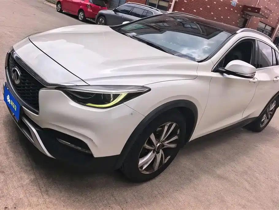 Infiniti QX30 2017 1.6T 2WD Sport Edition — миниатюра 1